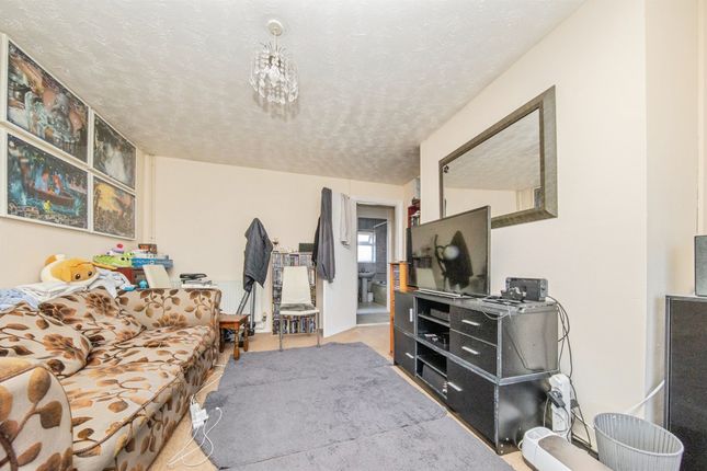 62, Jasmine Close, Ipswich photo 2