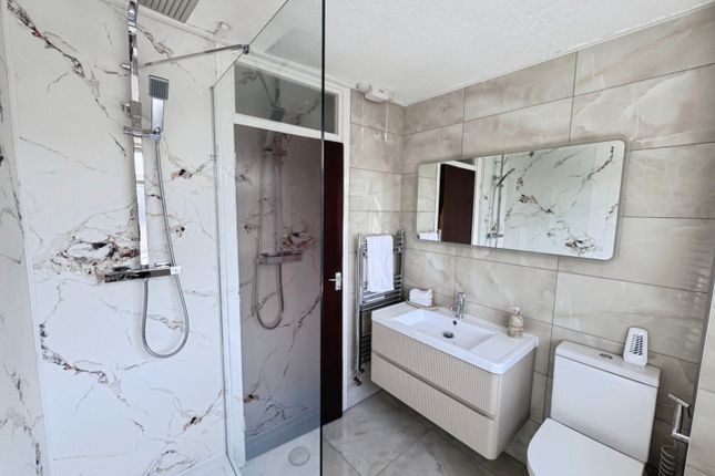 Highlands Court, 15, London Road, Leigh-On-Sea photo 4