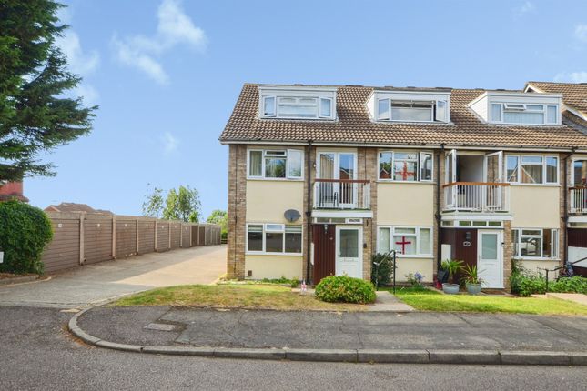 1-bed flat on 38, Harriet Way, Bushey, £210,000