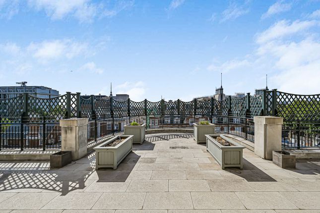 Palace, Palace Green, London photo 3