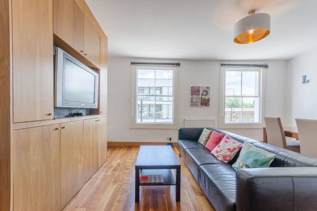Flat to rent in Packington Street, Angel, London