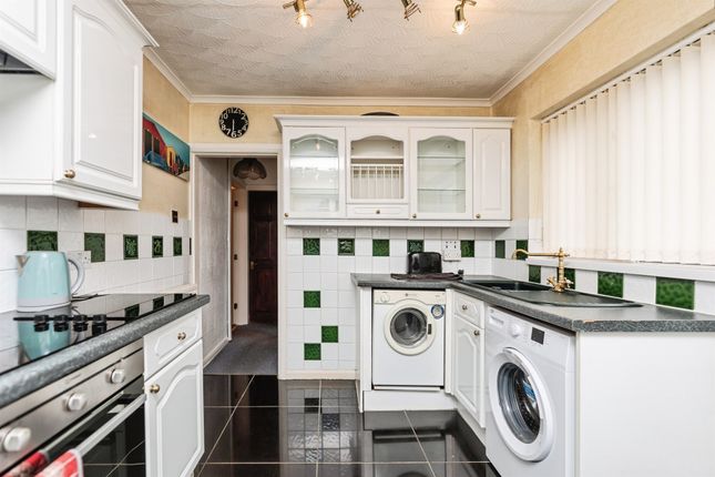 23, Barnsdale Way, Pontefract photo 2