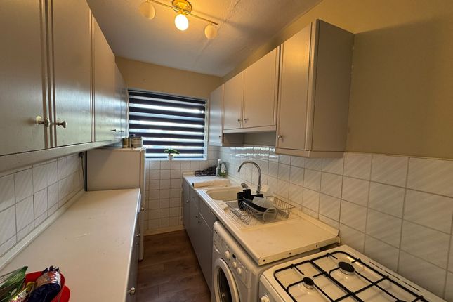 12 Harley Court, Blake Hall Road, London photo 4