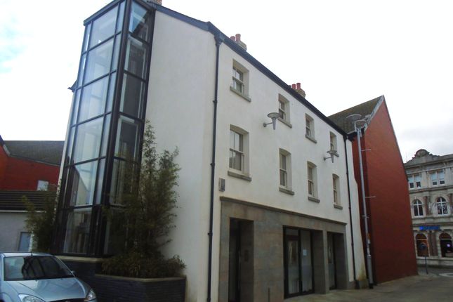 Retail premises to let in Boutique Retail/Business Unit, 3 Cross Street, Bridgend