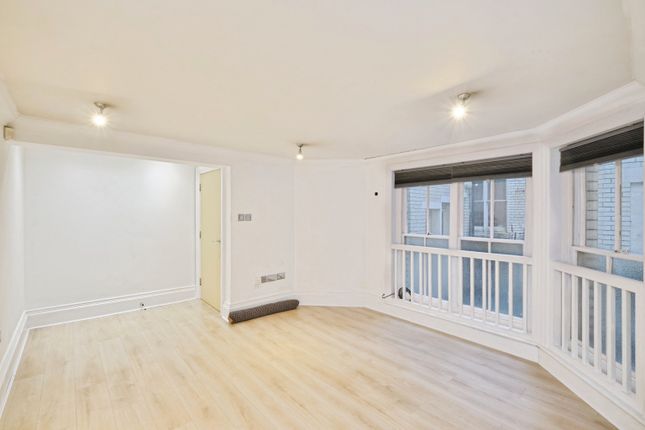 17 CHAMBERLAIN COURT photo 2
