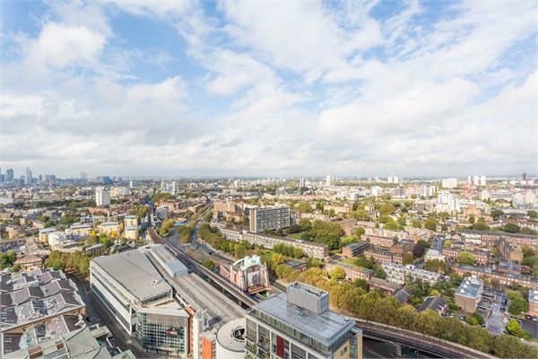 Flat to rent in West India Quay, Hertsmere Road, Canary Wharf