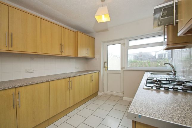 8, Lindsay Close, Bridgend photo 3