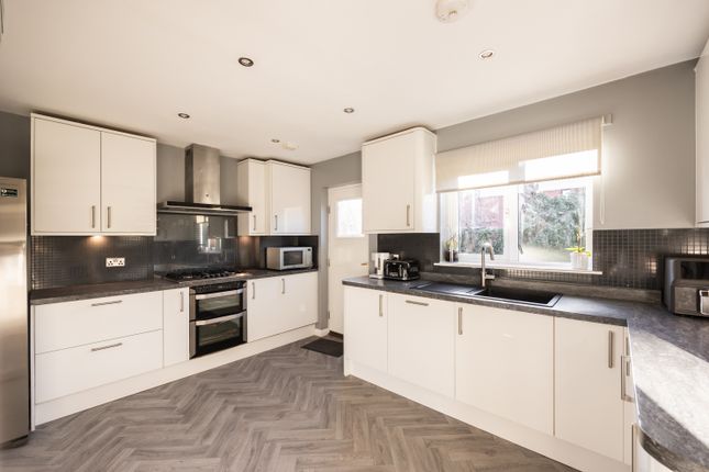 232, Guardwell Crescent, Edinburgh photo 4