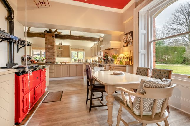 Kitchen/B'fast Room