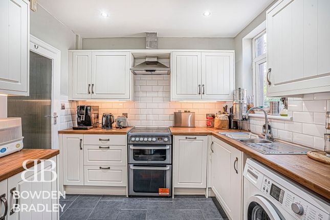 12 St. Helens Road, Ilford photo 4
