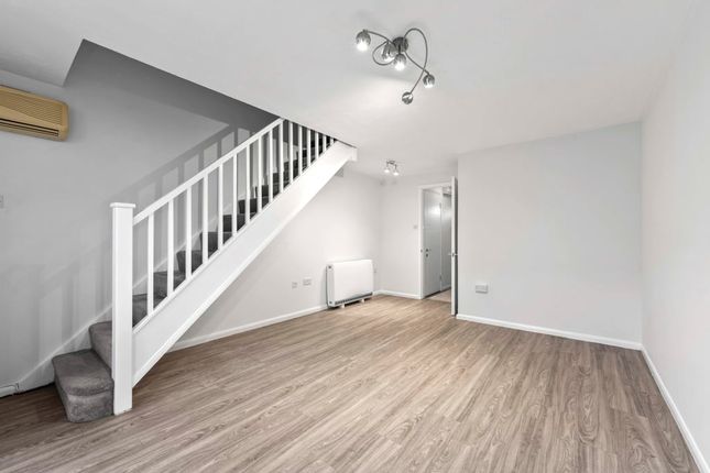 153, Seymour Way, Sunbury on Thames photo 4