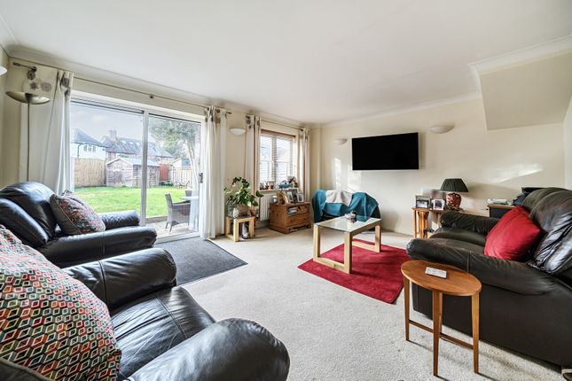 10, Orchard Close, Elstead photo 3