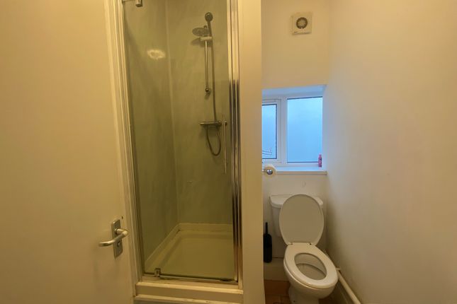 Room to rent in Milton Terrace, Swansea