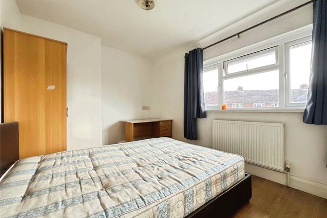Room 4, 4, Kingsley Avenue, Egham photo 2