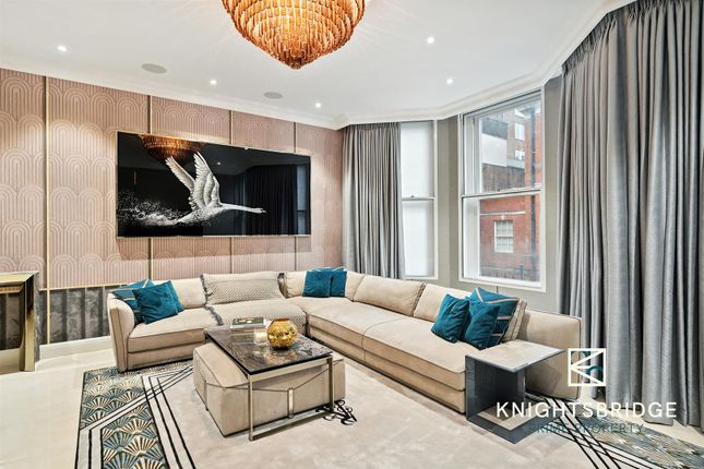 Flat for sale in Park Street, London