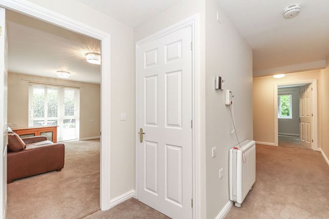 8 Nanterre Court 63-67 Hempstead Road, Watford photo 2