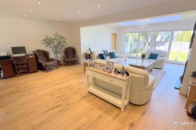 5a, Oak Lane, Potters Bar photo 3