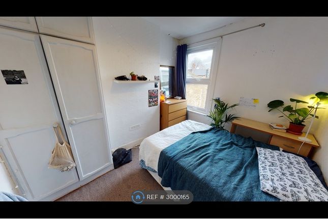 Elcot Avenue, London photo 4