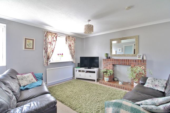 2, Victory Road, Fareham photo 2