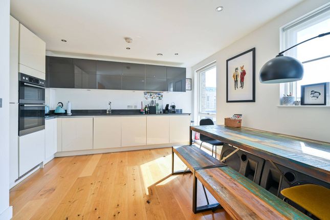 Thumbnail Flat to rent in East Street, Elephant And Castle, London