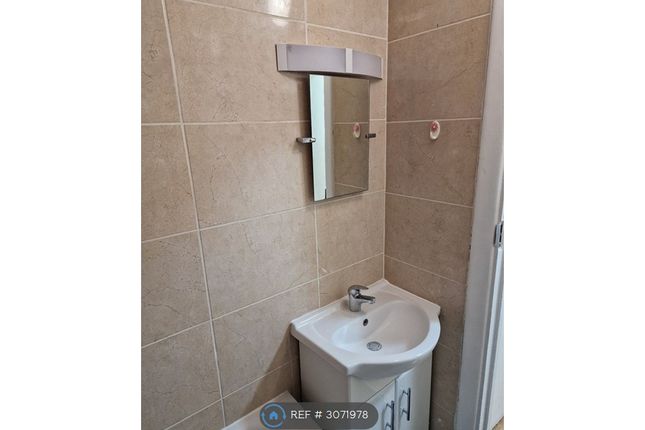 Flat, Park West Edgware Road, London photo 4