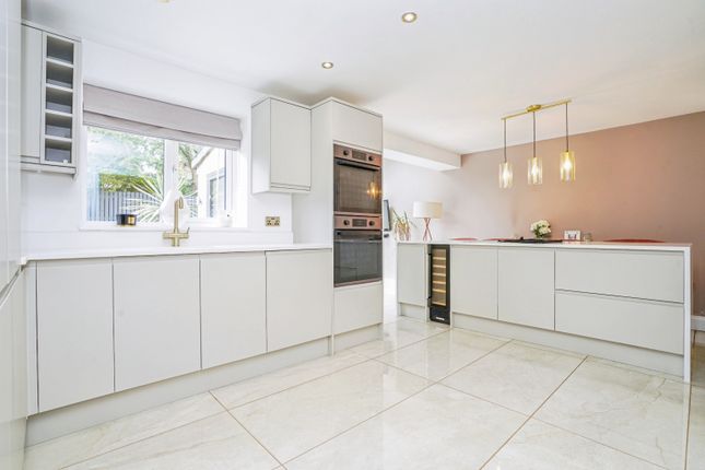 10, Poplar Place, Leeds photo 2