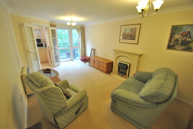 25, St Michaels Court, Cheltenham photo 3
