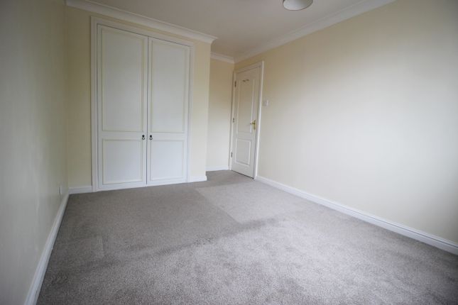 Knights Place, Redhill photo 5