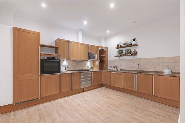 Flat 37, William Hunt Mansions, London photo 4