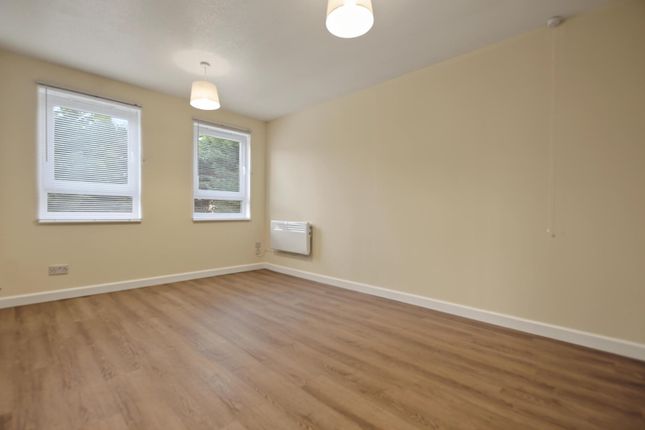 8, Burgate Close, Dartford photo 2