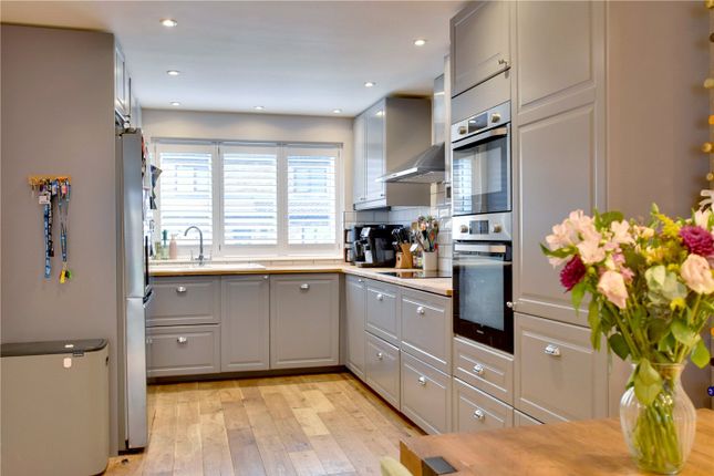 19, Hurren Close, Blackheath photo 4