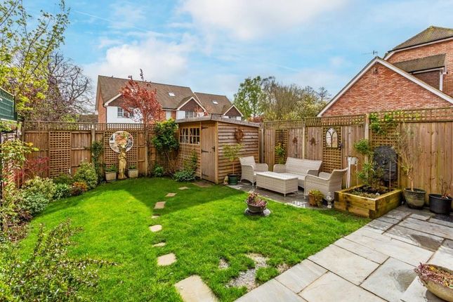1, Holly Close, Brockham photo 4