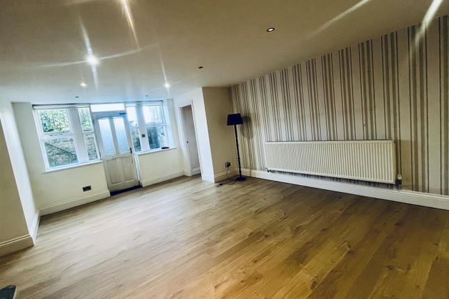 Apartment, 4, Burlington House, 1 Park Drive, Huddersfield photo 4