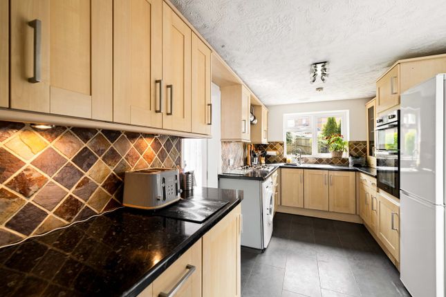 17, Hunt Close, Folkestone photo 4