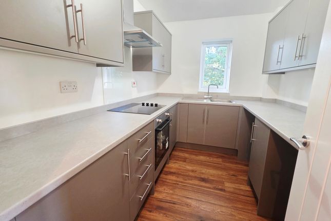 St. Georges Court, Crawley photo 3