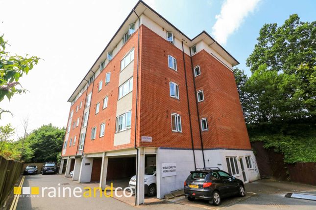 Flat to rent in North Drive, Hatfield