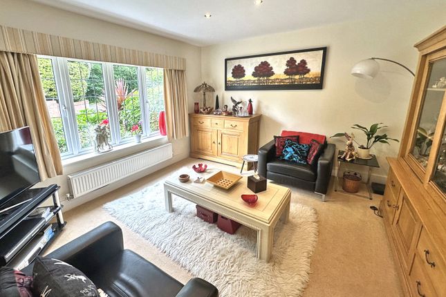 5, Moser Grove, Lymington photo 4