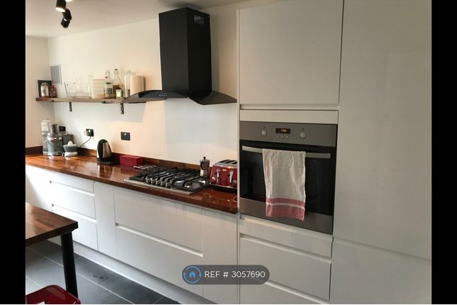 Hillery Close, London photo 2