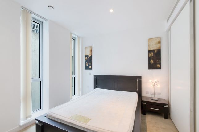 Flat 403 East Tower, 3, Pan Peninsula Square, London photo 4