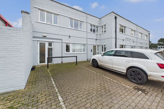 4 Bowthorpe House Gatwick Road, Crawley photo 2