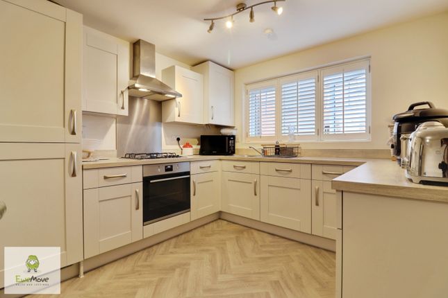 37, Fulmar Drive, Cannock photo 4