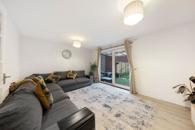 35, Bedser Drive, Greenford photo 2