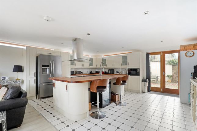 Chantry House, Sandy Lane, Lower Failand photo 3