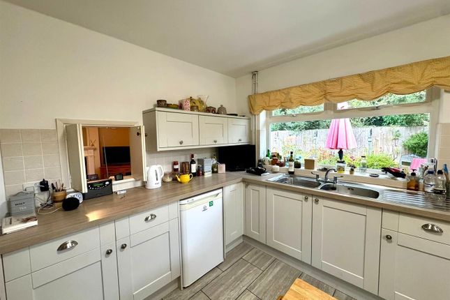 69, Ryelaw Road, Fleet photo 3