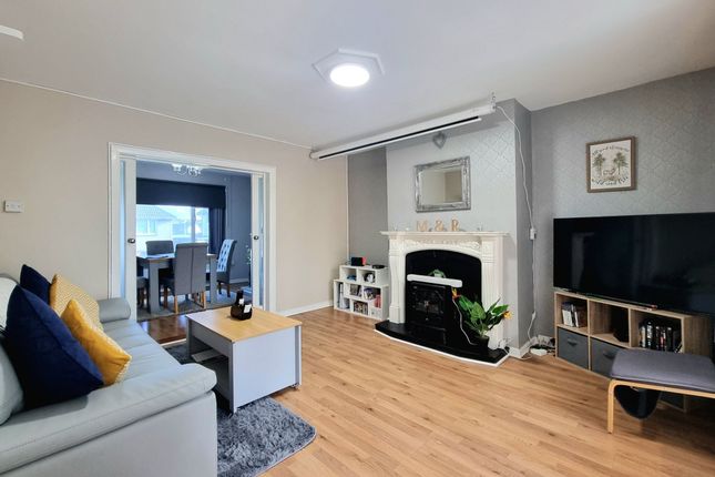 33 Heol Tegfryn, Bridgend photo 3