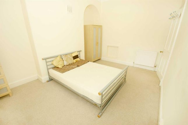 Flat to rent in Woodland Terrace, Chapel Allerton, Leeds