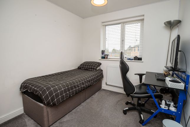 5, Meadow Way, Chester photo 4