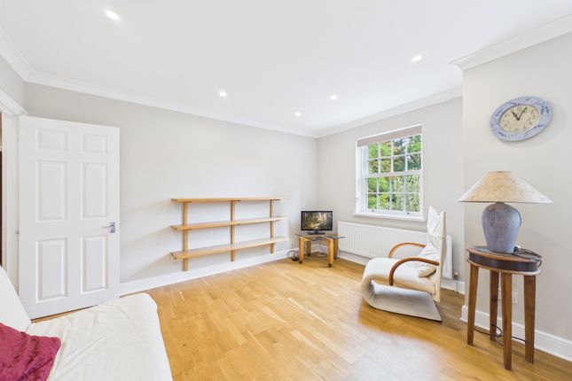 Flat 12A, Somersham, 26, Ray Park Avenue, Maidenhead photo 3