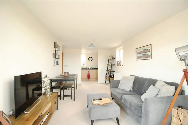 38, Drummond Grove, Ashford photo 4