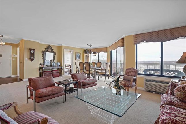 Town house for sale in 500 High Point Drive #811, Hartsdale, New York, United States Of America